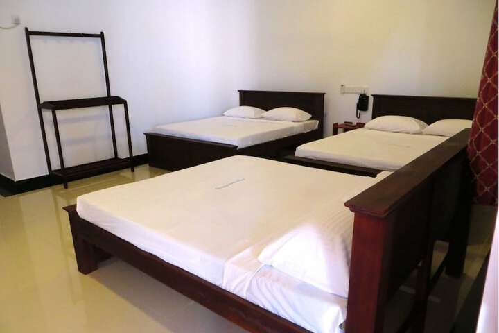 Room 4 of 17