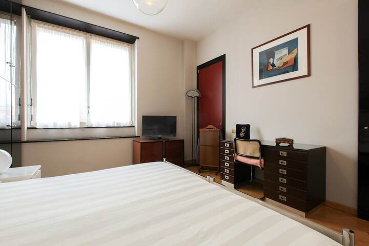 Room 8 of 106