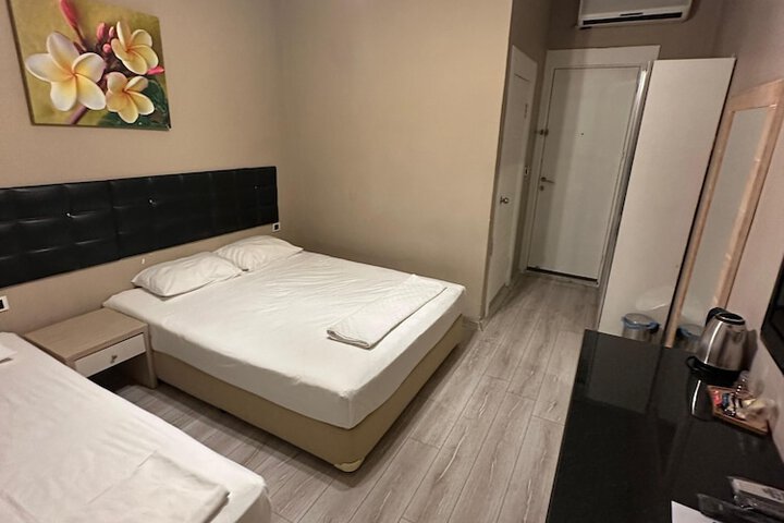 Room 16 of 77