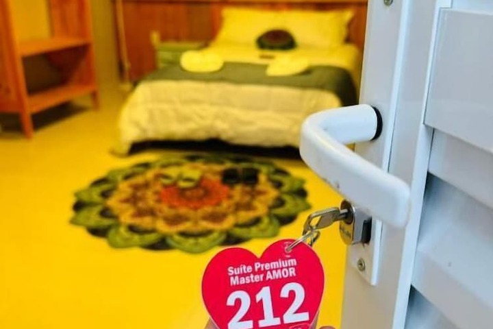 Room 8 of 32