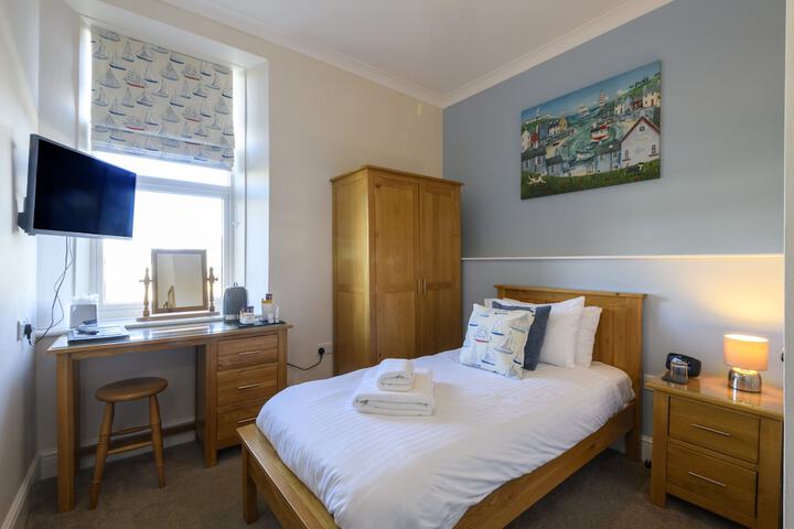 Room 33 of 116