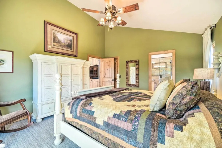 Groveland Lake House w / Hot Tub & Water Views