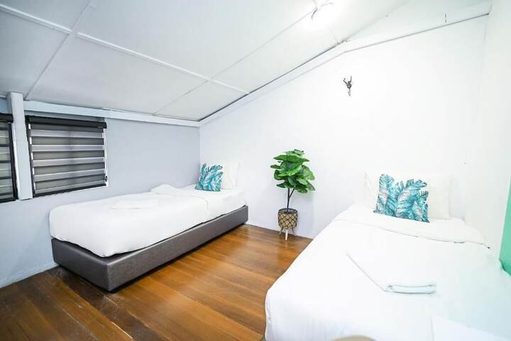 Room 6 of 26