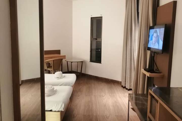 Room 100 of 181