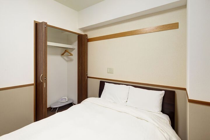 Room 6 of 62