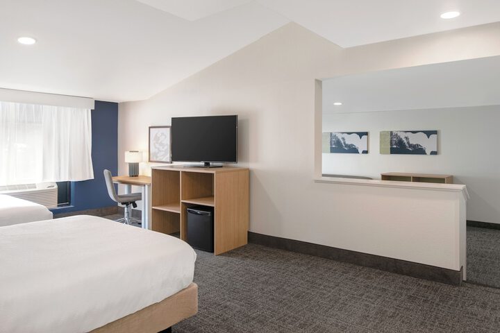 Room 11 of 40