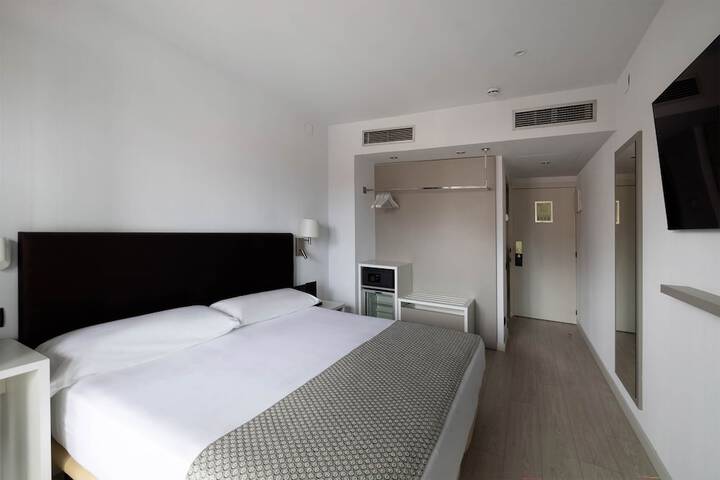 Room 6 of 42