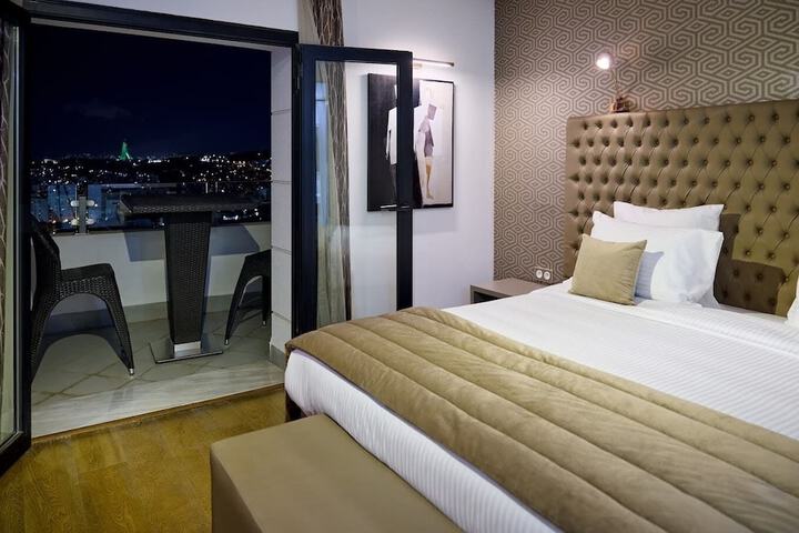 Room 4 of 25