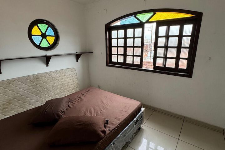 Room 9 of 25