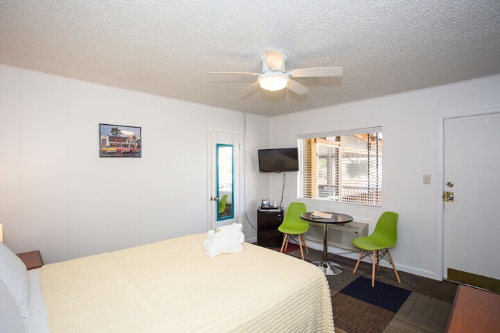 Room 8 of 114