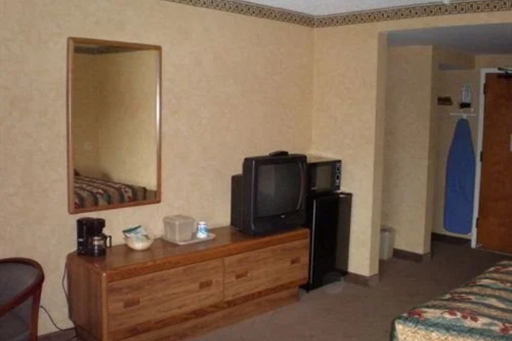 Room 5 of 18