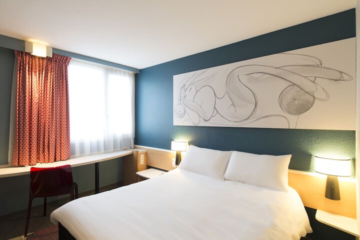 Room 2 of 82