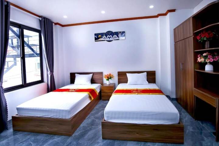 Room 4 of 14