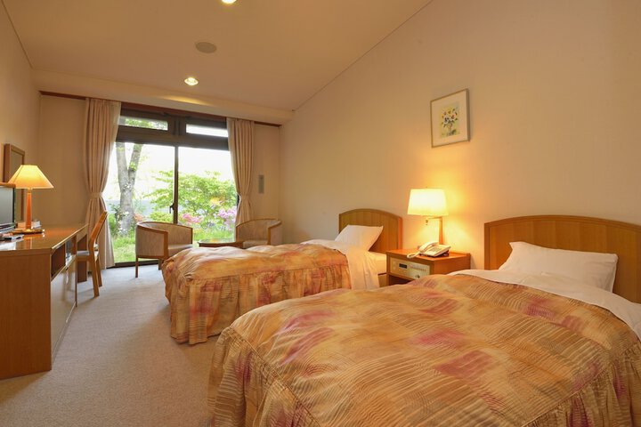 Room 12 of 49