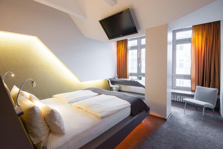 Room 15 of 50