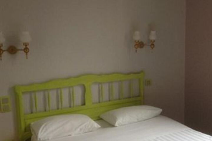 Room 11 of 23