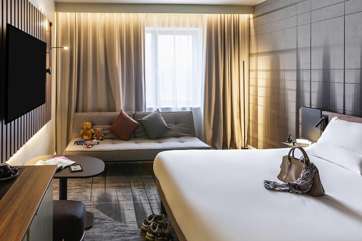 Room 10 of 75