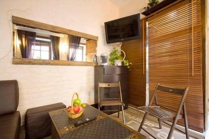 Room 2 of 10