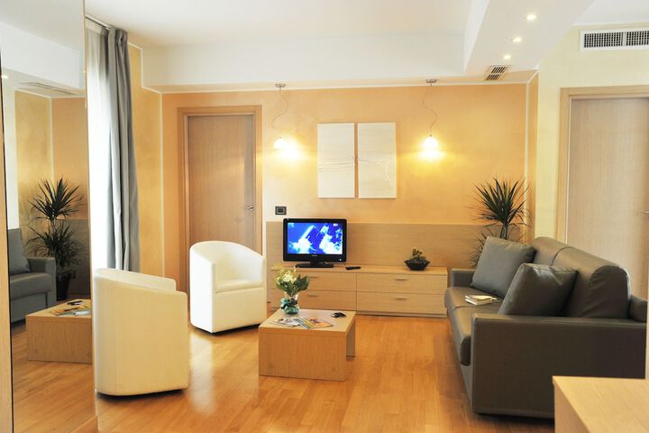 Room 6 of 70