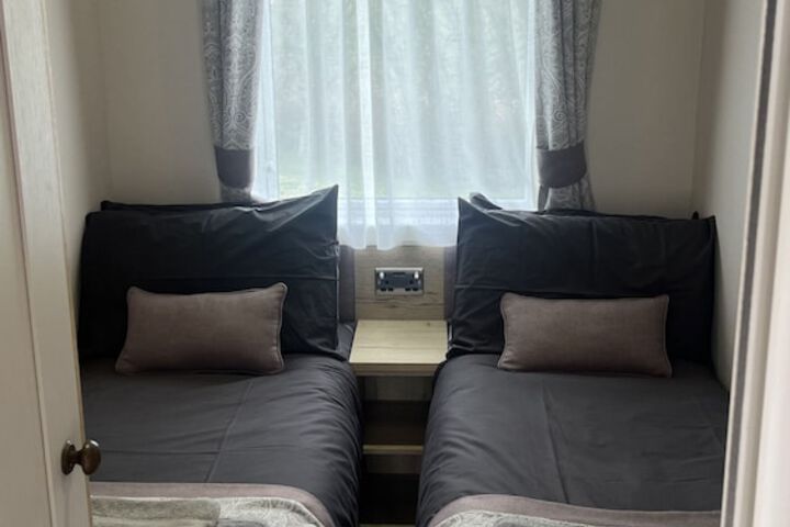 Room 5 of 14
