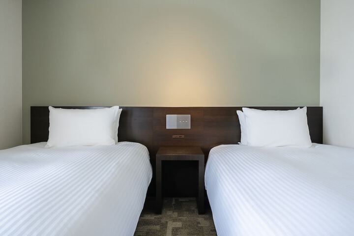 Room 9 of 30