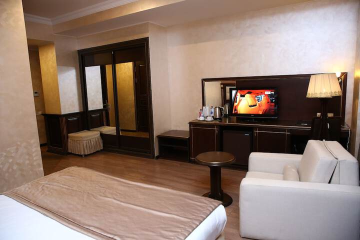 Room 62 of 122