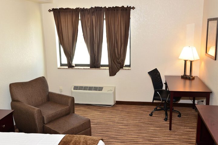 1 King Bed Accessible (8 of 23)