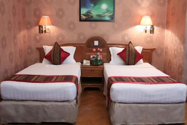 Room 6 of 32
