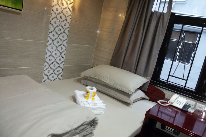 Room 4 of 35