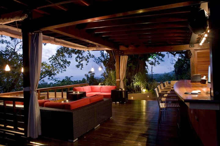 Lounge 65 of 81