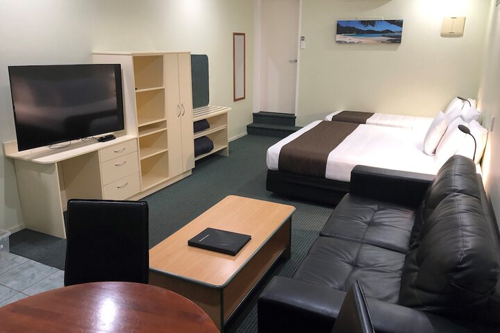 Room 6 of 38