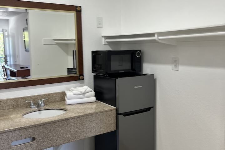 2 Double Beds (3 of 8)
