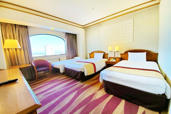 Room 27 of 61