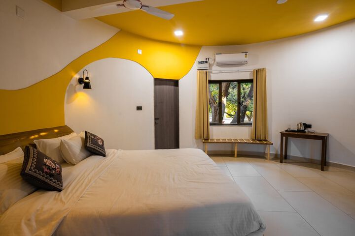 Room 6 of 63