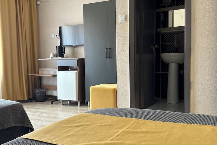 Room 33 of 103