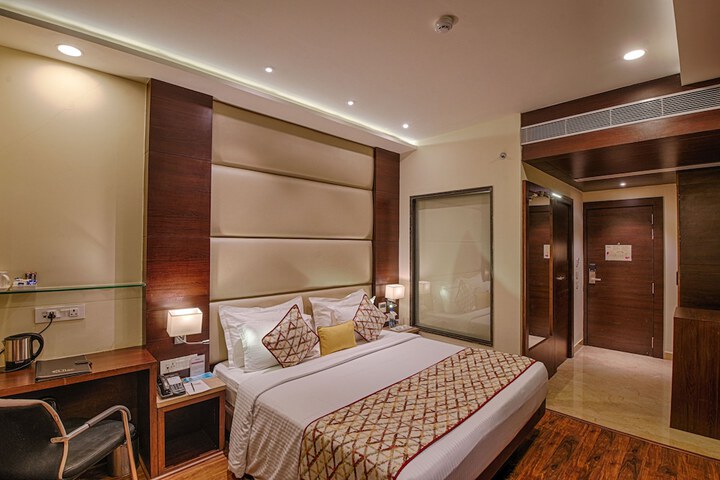 Room 5 of 28