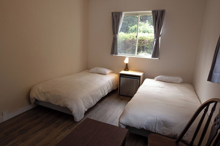Room 8 of 40