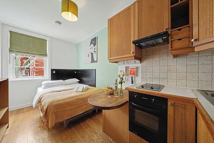 Room 42 of 77