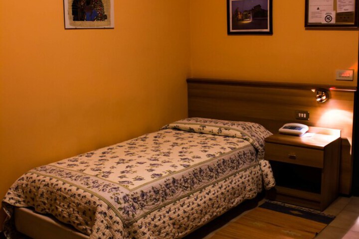 Room 9 of 22