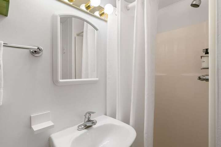 Room 14 of 28