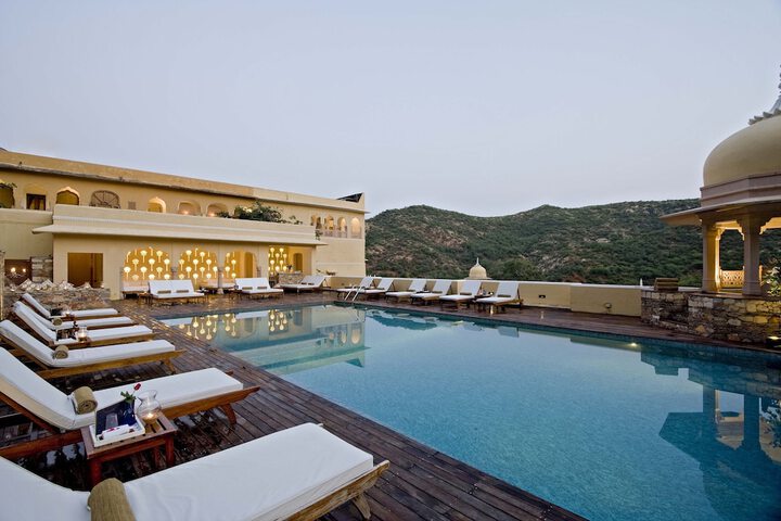 Hotel Pool