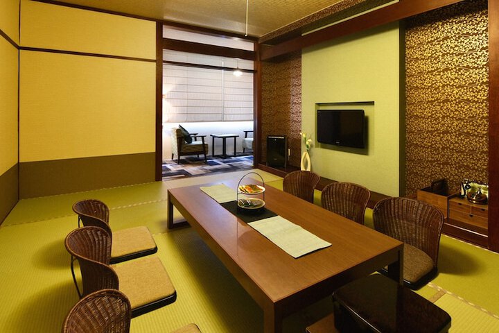 Room 9 of 66