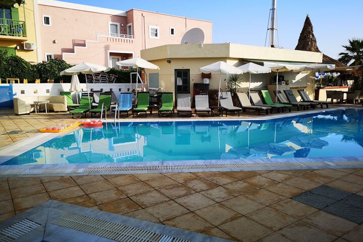 Pool 53 of 90