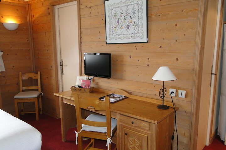 Room 4 of 43