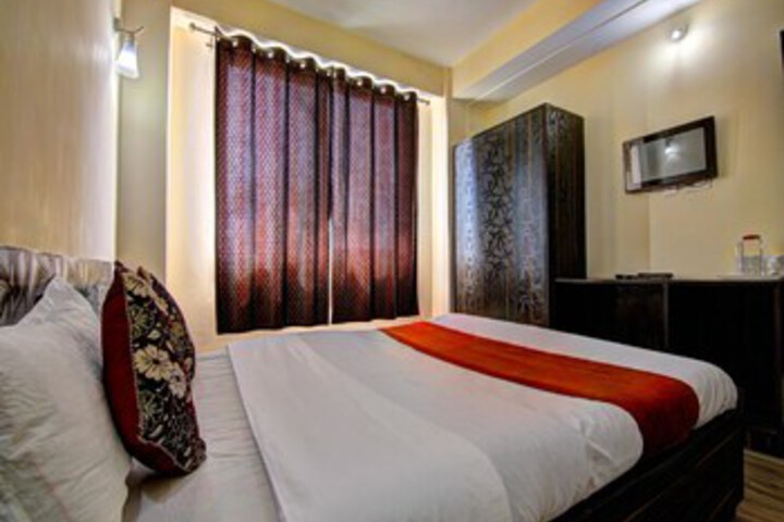 Room 15 of 34