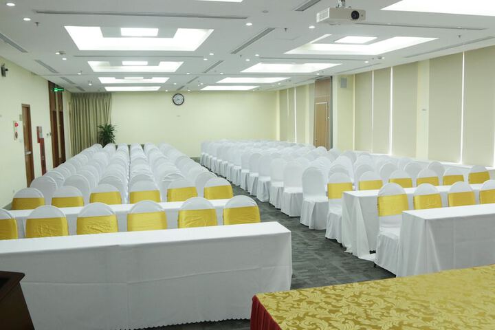 Business Center 43 of 46