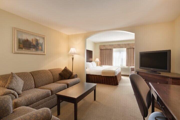 Room 5 of 18