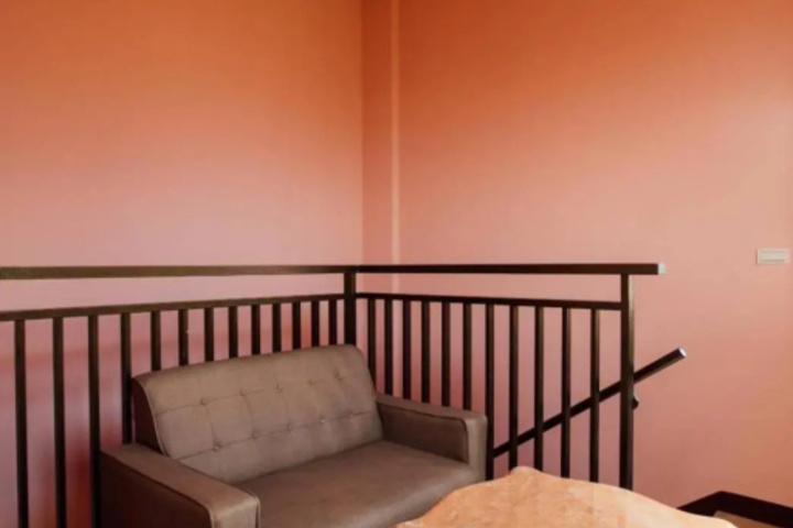 Room 8 of 12