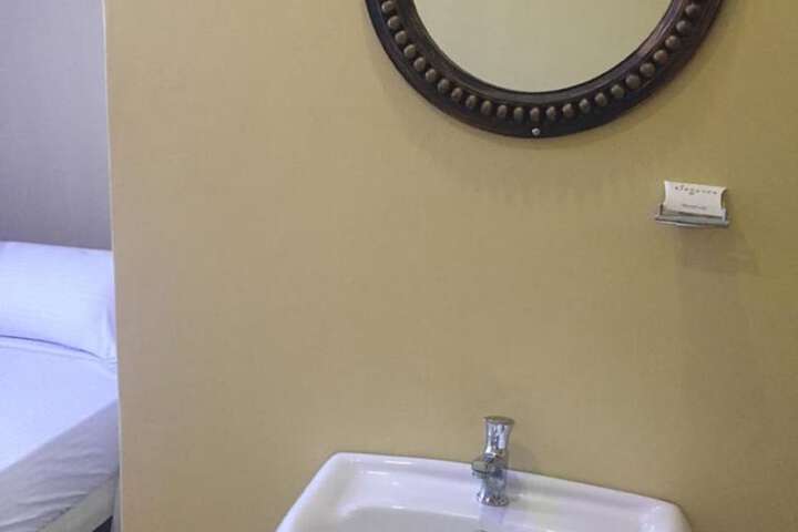 Room 9 of 25