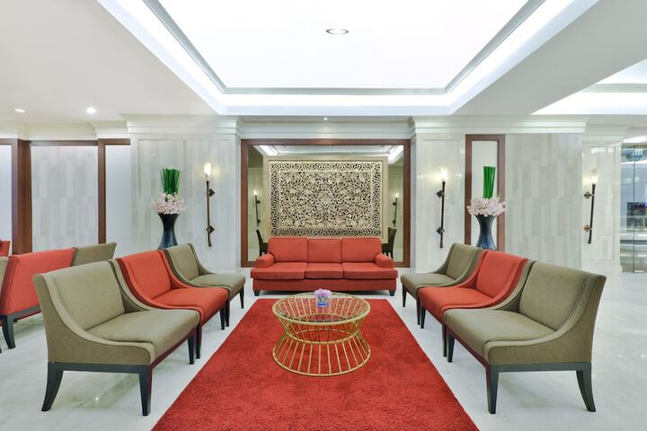 Entrance & Lobby